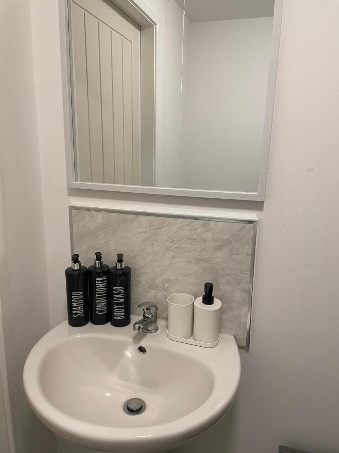 Lovely 1 Bedroom Studio Apartment - マーサー・ティドビル エクステリア 写真